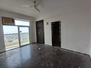 Room in 2 BHK Apartment at Amrapali Princely Estate, Sector 76 – for Sale