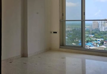 Room in 3 BHK Apartment at Puri Diplomatic Greens Phase I, Sector 111 – for Rent