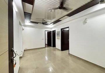 Room in 3 BHK Apartment at Amrapali Princely Estate, Sector 76 – for Sale