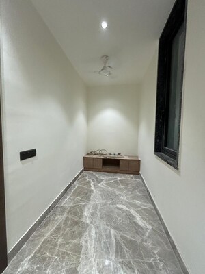 Room in 4 BHK Builder Floor at Vipul World Floors, Sector 48 – for Sale