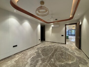 Room in 4 BHK Builder Floor at Vipul World Floors, Sector 48 – for Sale