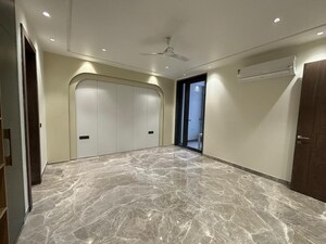 Room in 4 BHK Builder Floor at Vipul World Floors, Sector 48 – for Sale