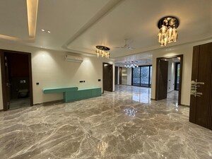 Room in 4 BHK Builder Floor at Vipul World Floors, Sector 48 – for Sale