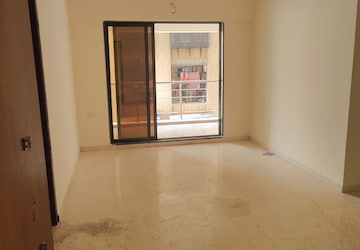 Room in 2 BHK Apartment at MM Spectra, Chembur – for Rent