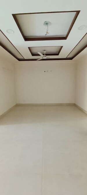 Room in 4 BHK Builder Floor at Green Fields Colony – for Rent