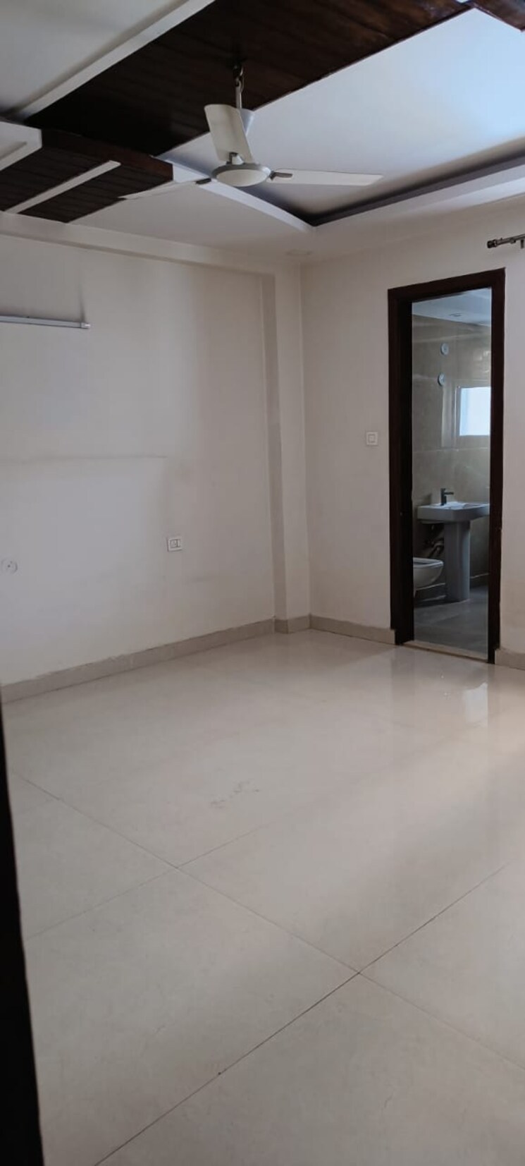Room, green fields colony 4 Bedroom 4050 Sq.Ft. Builder Floor In Green Fields Colony Faridabad 9342545