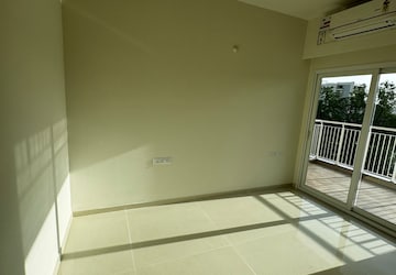 Room in 4 BHK Apartment at L&T Raintree Boulevard Phase 2, Hebbal – for Sale