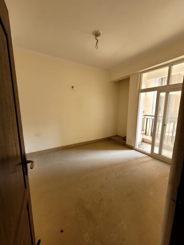 Room in 3 BHK Apartment at Amrapali Platinum, Sector 119 – for Sale