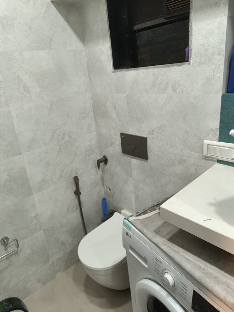 Bathroom, worli 2 Bedroom 970 Sq.Ft. Apartment In Worli Mumbai 9342547