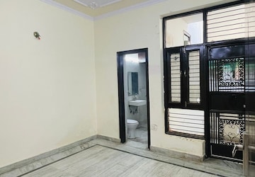 Room in 3 BHK Builder Floor at Green Fields Colony – for Rent