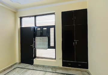 Room in 3 BHK Builder Floor at Green Fields Colony – for Rent
