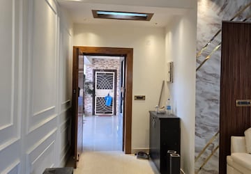Building Lobby in 3 BHK Builder Floor at Kohli One Malibu Town, Malibu Town – for Rent
