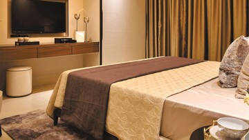 Bedroom in 2 BHK Apartment at Peninsula Salsette 27, Byculla – for Rent