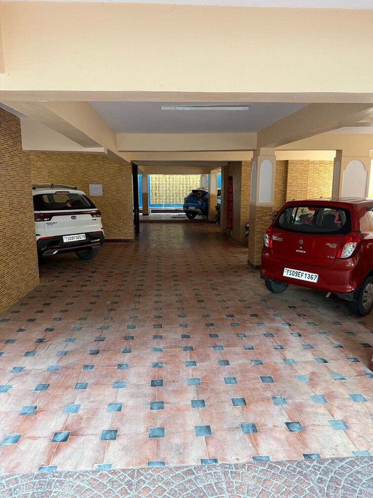  Parking, begumpet 2.5 Bedroom 1300 Sq.Ft. Apartment In Begumpet Hyderabad 9342668