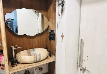 Furnished Amenities in 2 BHK Builder Floor at Lajpat Nagar – for Sale