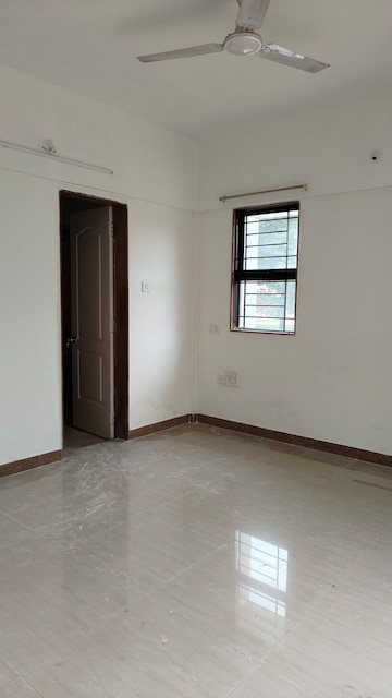 Room in 2 BHK Apartment at Magarpatta Jasminium, Hadapsar – for Sale
