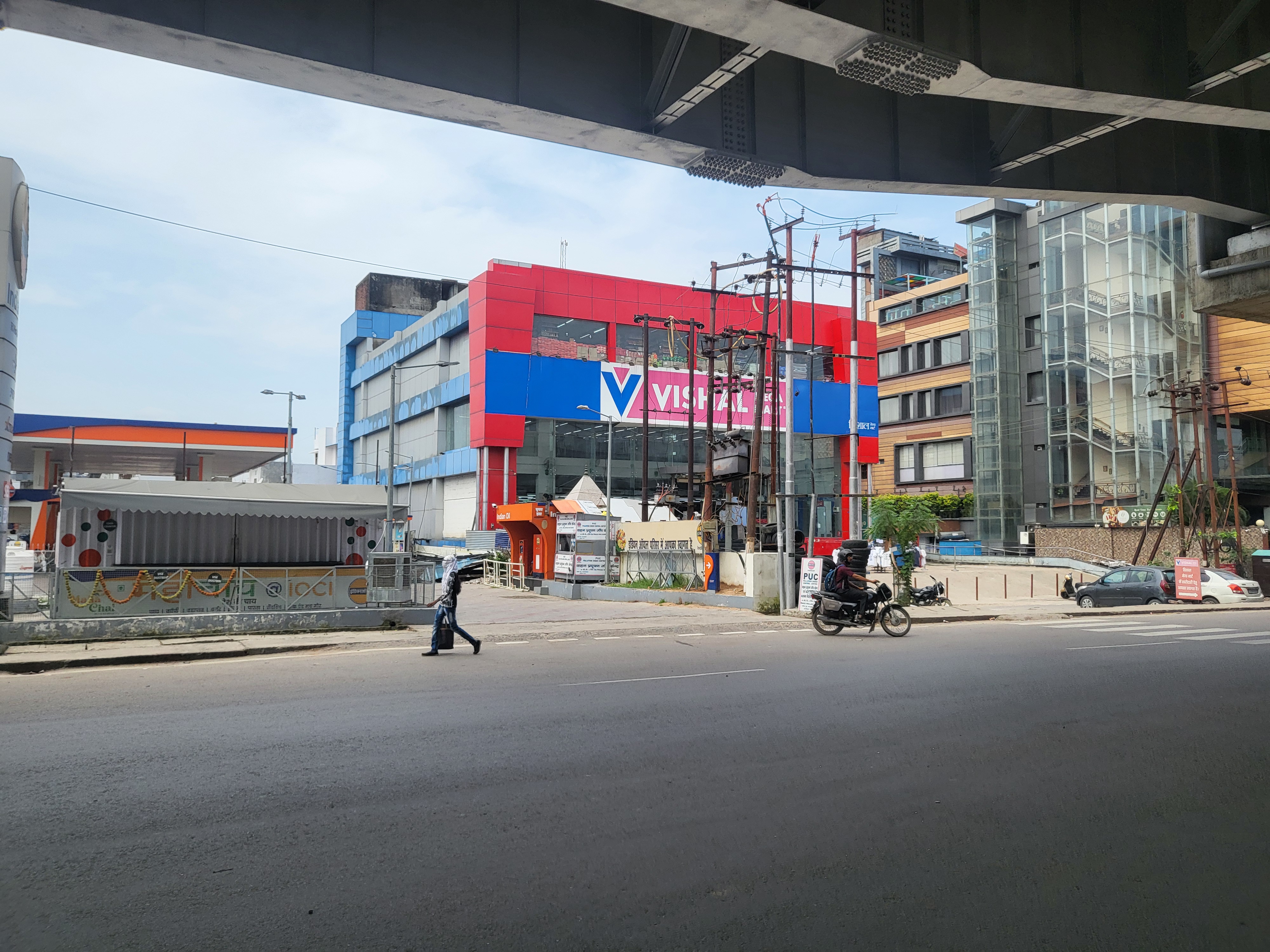 Showroom For Rent in Khurram Nagar