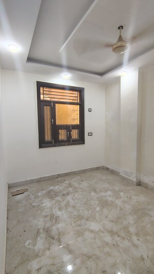 Room in 2 BHK Builder Floor at Dwarka Mor – for Rent