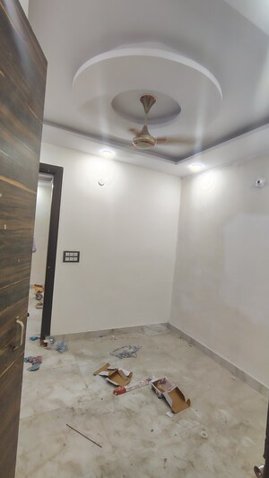Room in 2 BHK Builder Floor at Dwarka Mor – for Rent