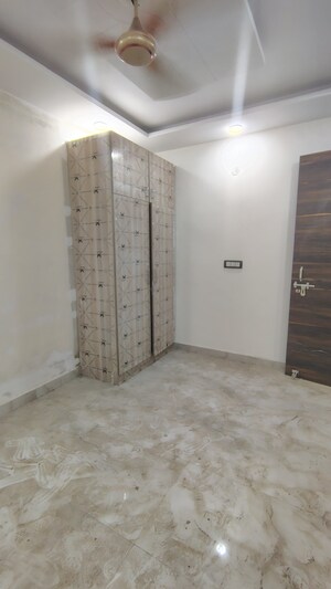 Room in 2 BHK Builder Floor at Dwarka Mor – for Rent