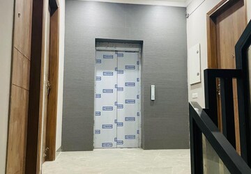 Lift in 1 BHK Builder Floor at Sector 39 – for Rent