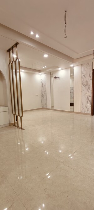 Room in 3 BHK Builder Floor at Sector 85 – for Sale