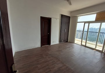 Room in 2.5 BHK Apartment at Jm Orchid, Sector 76 – for Sale