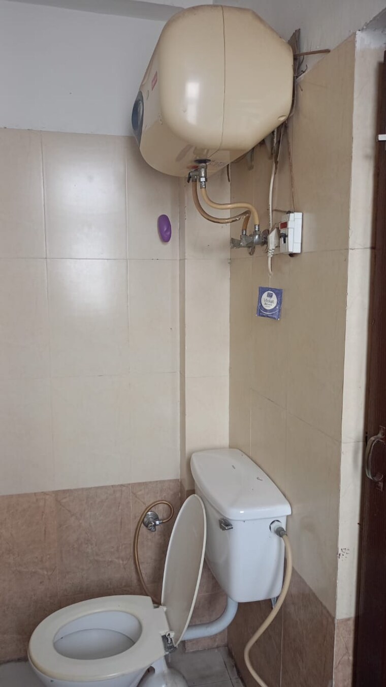 Bathroom, silver-city-extention 2 Bedroom 1350 Sq.Ft. Apartment In Vip Road Zirakpur 9342858