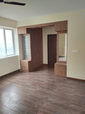 Room in 3 BHK Apartment at Smart World Gems, Sector 89 – for Rent