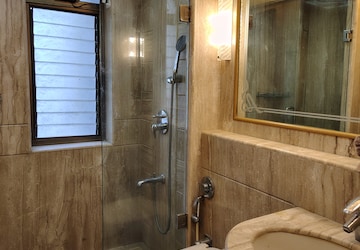 Furnished Amenities in 2 BHK Apartment at Atlanta Santacruz West, Santacruz West – for Rent