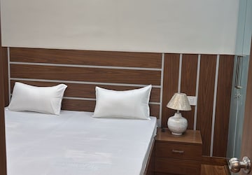 Room in 3 BHK Apartment at Amrapali Village ii, Nyay Khand – for Rent