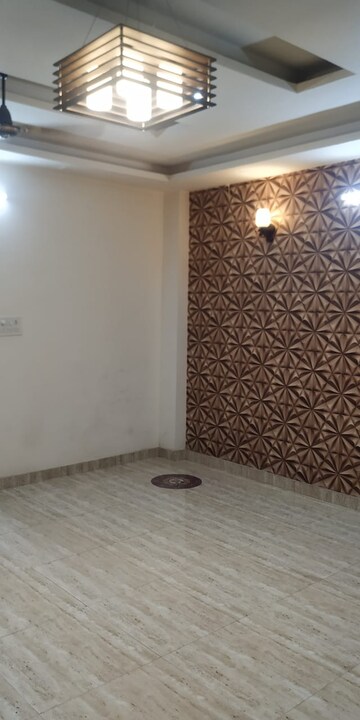 Room in 3 BHK Apartment at SG Oasis, Vasundhara Sector 2b – for Rent