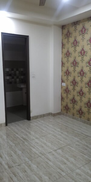 Room in 3 BHK Apartment at SG Oasis, Vasundhara Sector 2b – for Rent