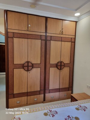 Furnished Amenities in 3 BHK Apartment at Reflex Satnam Apartment, Cuffe Parade – for Rent