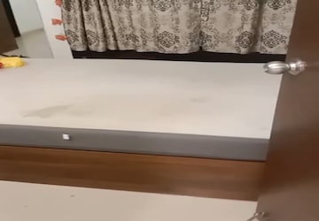Bedroom in 1 BHK Apartment at Dadar East – for Rent