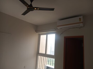 Room in 2 BHK Apartment at Eldeco Live By The Greens, Sector 150 – for Rent