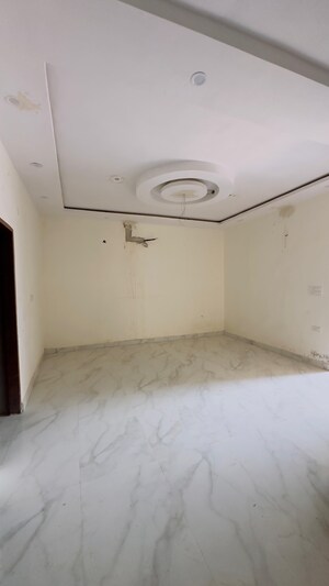 Room in 3 BHK Builder Floor at Sector 115 – for Sale