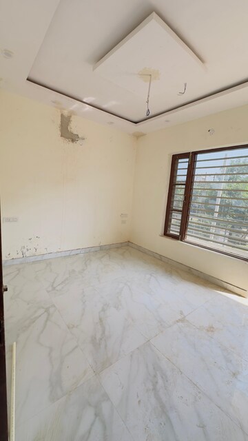 Room in 3 BHK Builder Floor at Sector 115 – for Sale