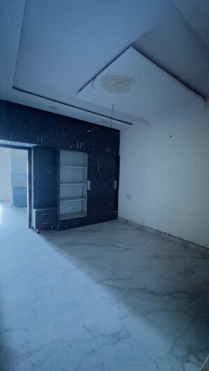 Room in 3 BHK Builder Floor at Sector 115 – for Sale