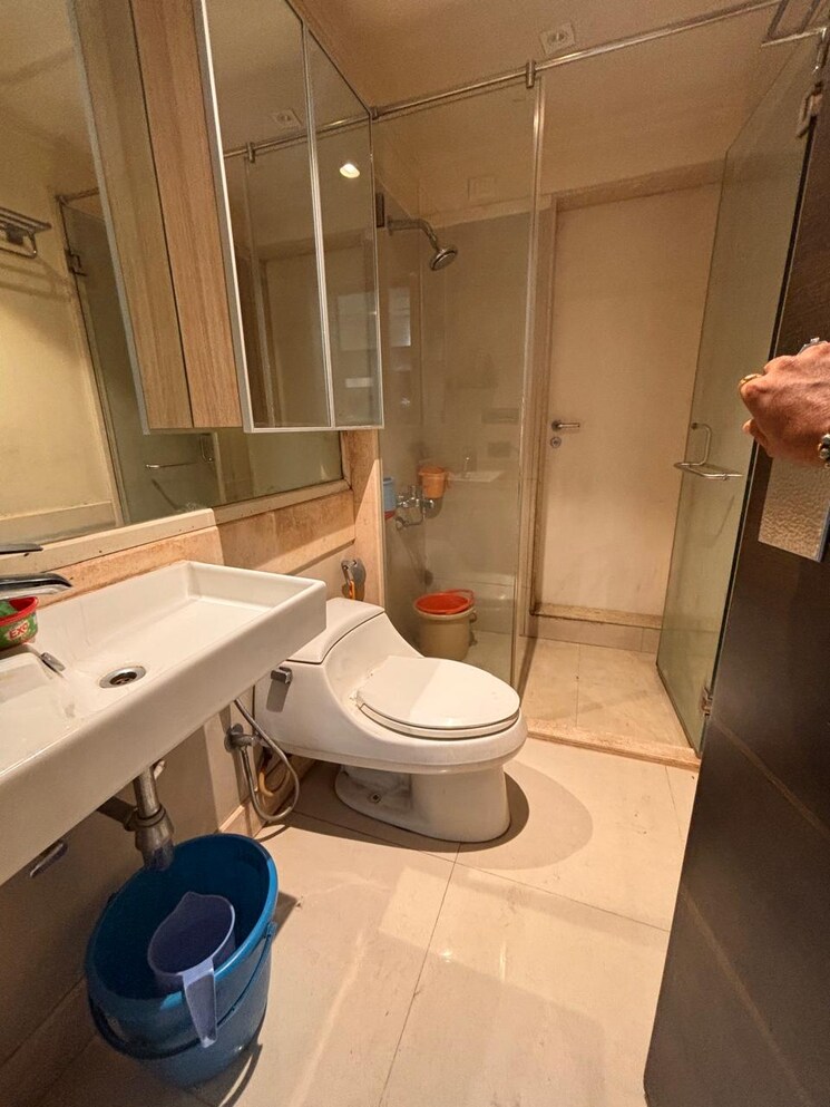 Bathroom, hiranandani-meadows 2 Bedroom 775 Sq.Ft. Apartment In Manpada Thane 9342935