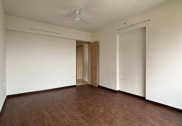 Room in 2 BHK Apartment at Raj Infinia, Malad West – for Rent