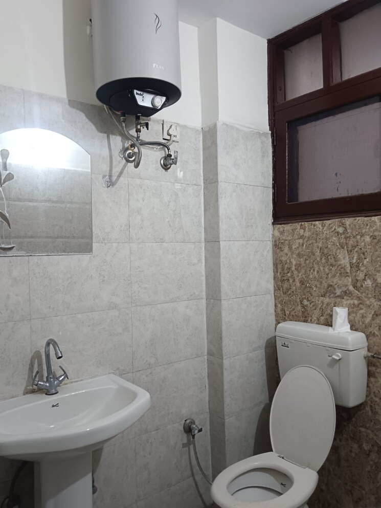 Bathroom, sector 127 1 Bedroom 800 Sq.Ft. Apartment In Sector 127 Mohali 9342974