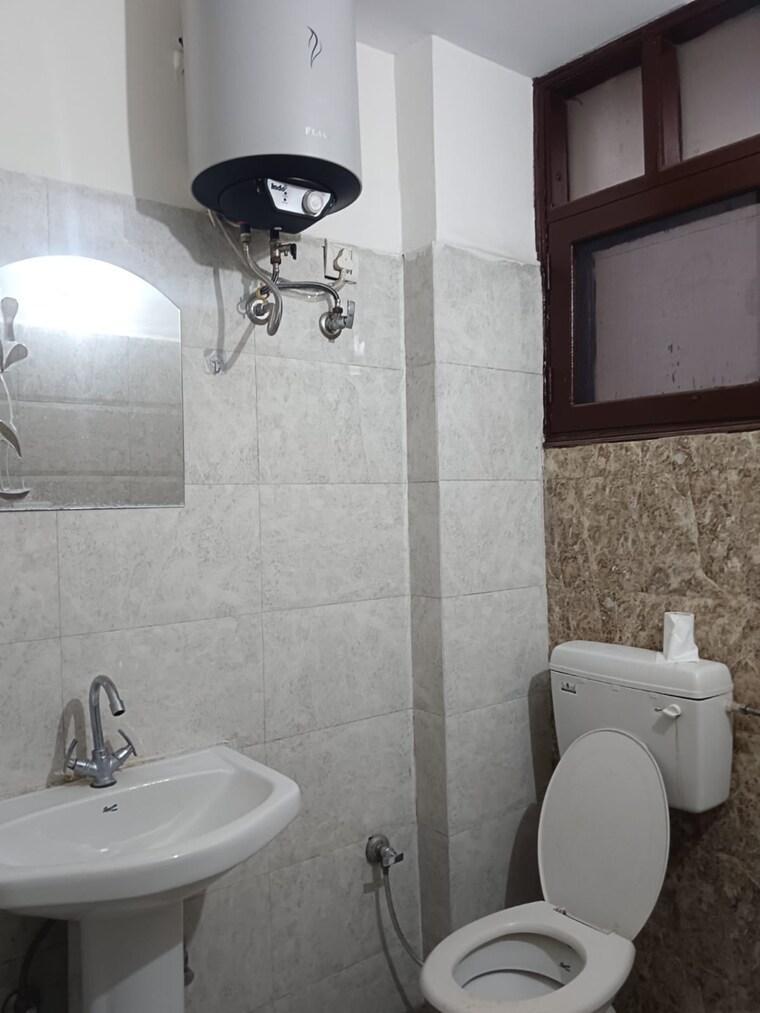 Bathroom, sector 127 1 Bedroom 800 Sq.Ft. Apartment In Sector 127 Mohali 9342974