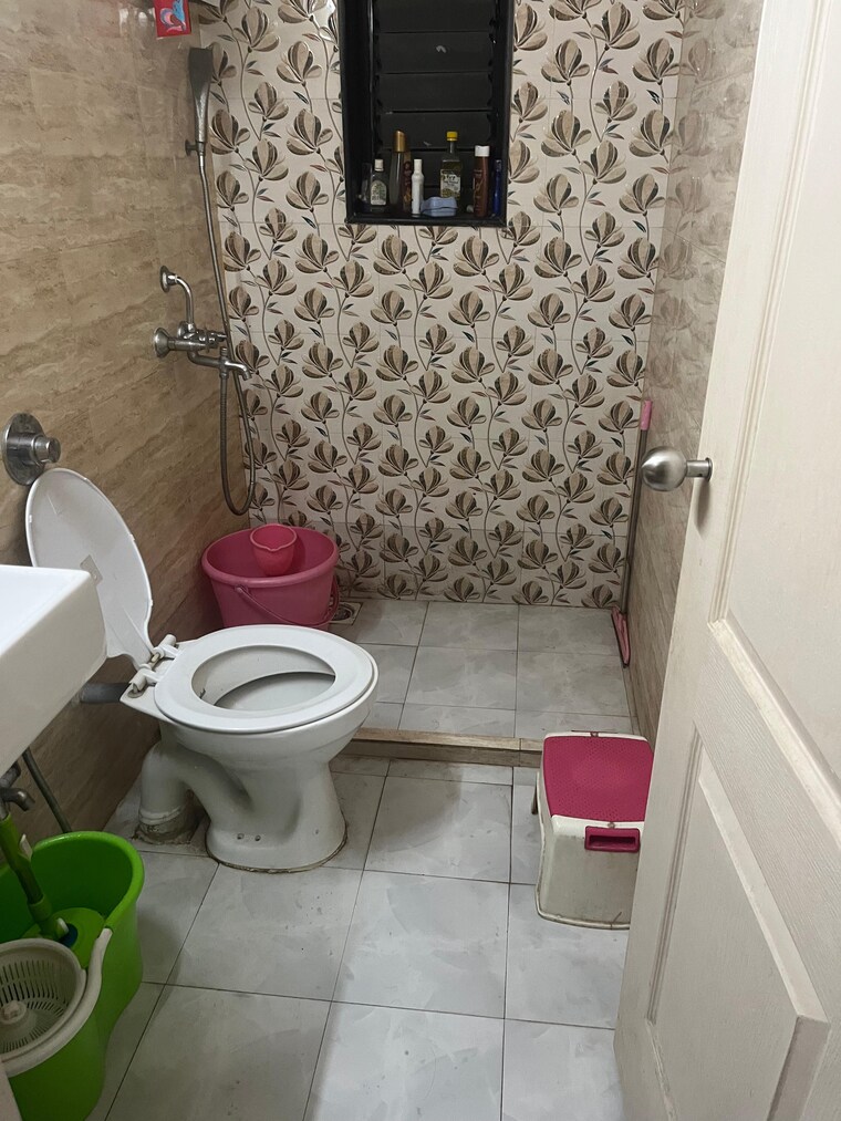 Bathroom, sindhi-society 2 Bedroom 910 Sq.Ft. Apartment In Chembur Mumbai 9342953