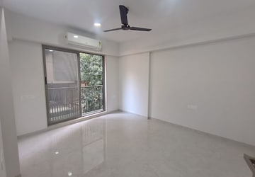 Room in 2 BHK Apartment at Diamond Garden, Chembur – for Rent