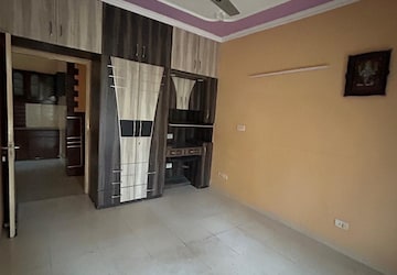 Room in 3 BHK Apartment at Tulip White, Sector 69 – for Rent