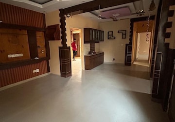 Room in 3 BHK Apartment at Tulip White, Sector 69 – for Rent