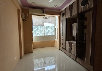 Room in 3 BHK Apartment at Tulip White, Sector 69 – for Rent