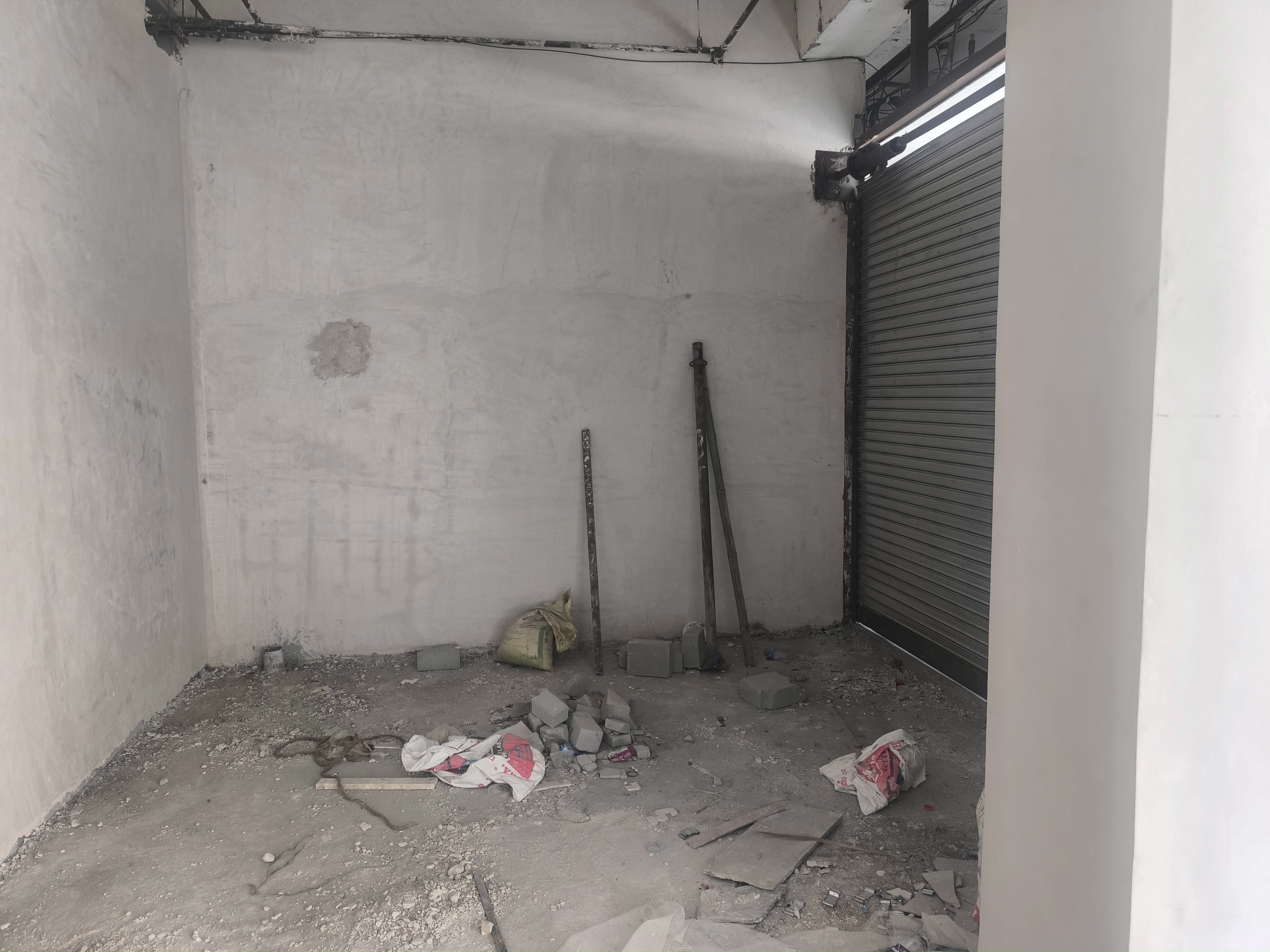 Retail Shop For Rent in Spectrum Metro