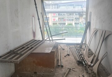 Staircase in  Shop at Spectrum Metro, Sector 75 – for Rent